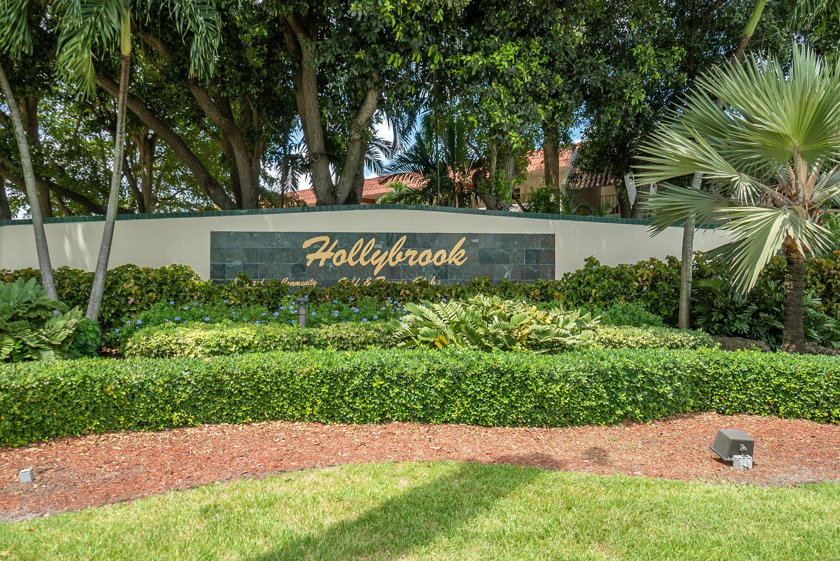 9411 N HOLLYBROOK LAKE Drive #108