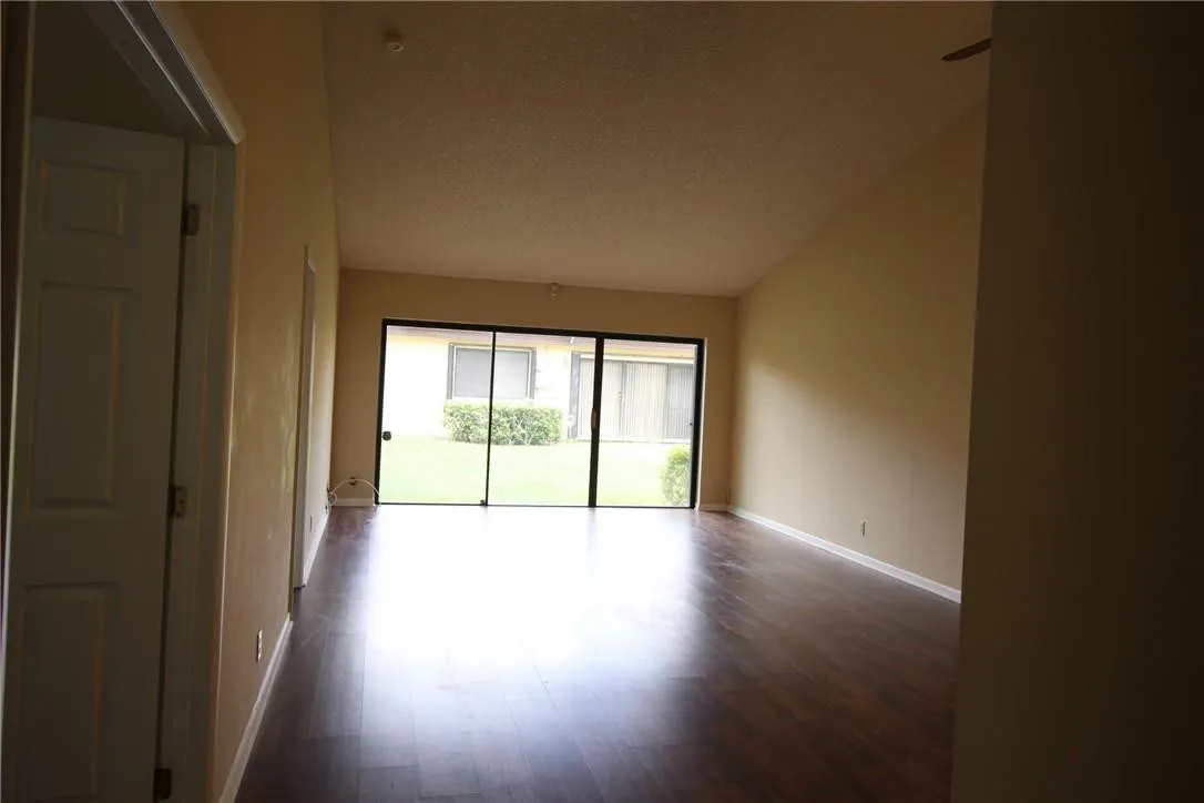 7225 SOLANDRA Lane