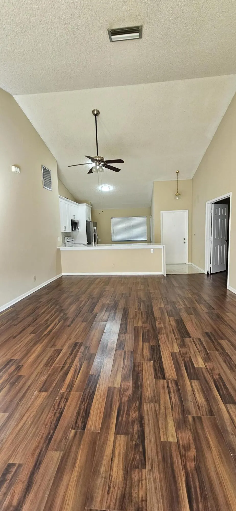 7225 SOLANDRA Lane