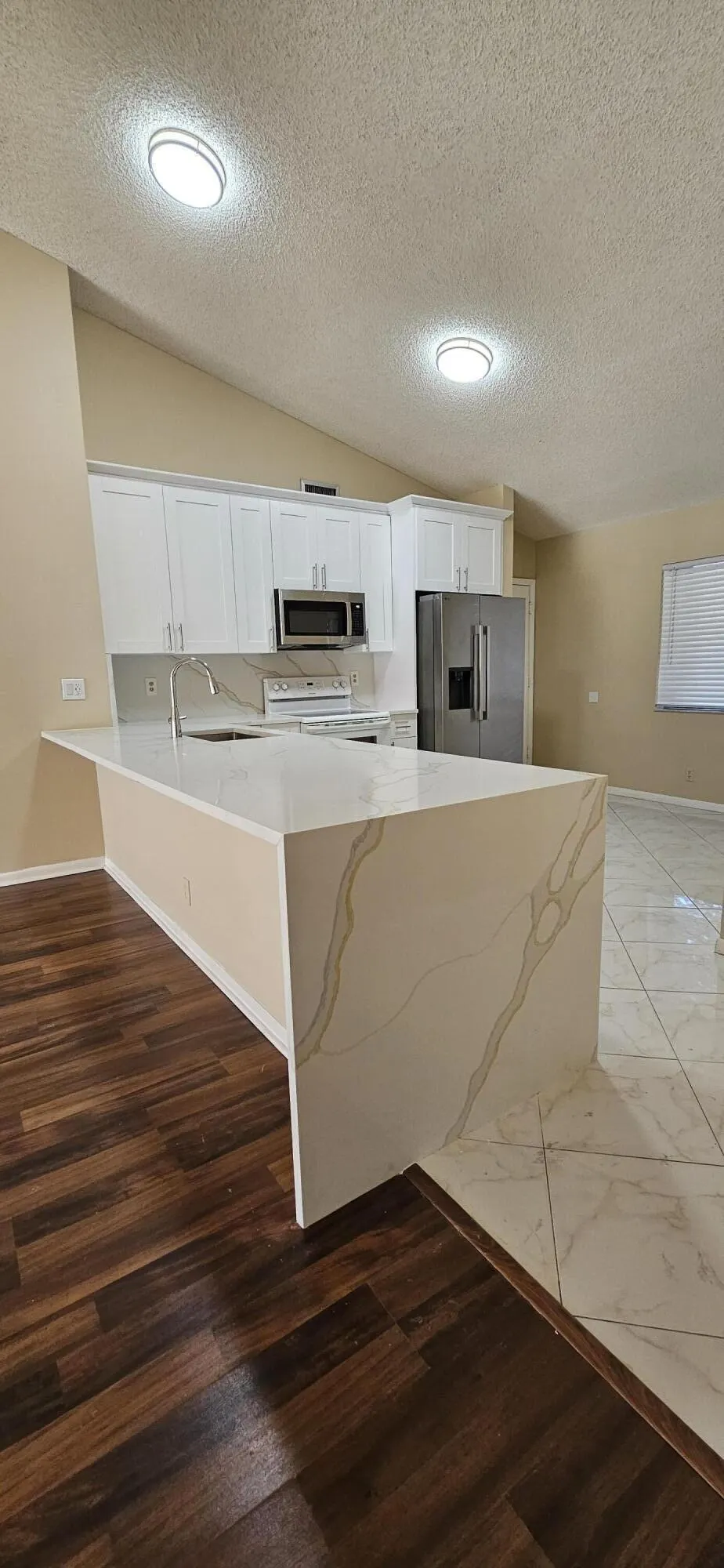 7225 SOLANDRA Lane