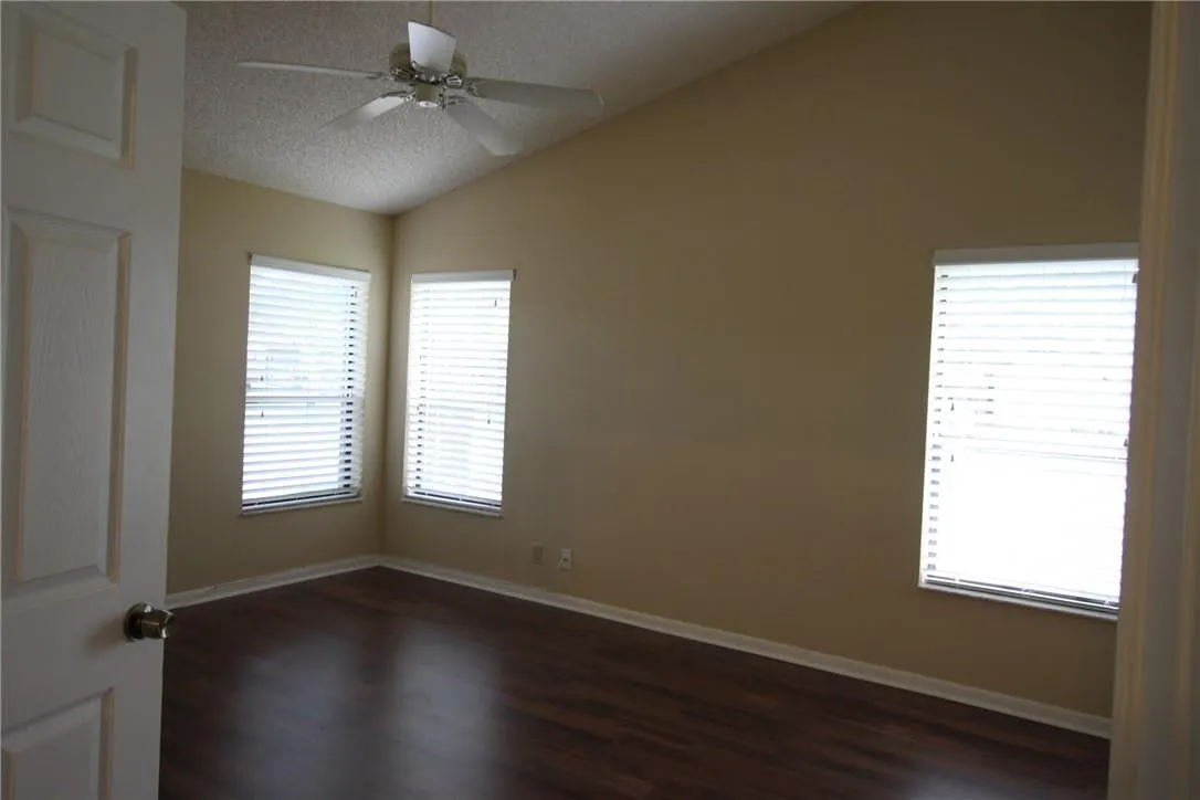 7225 SOLANDRA Lane