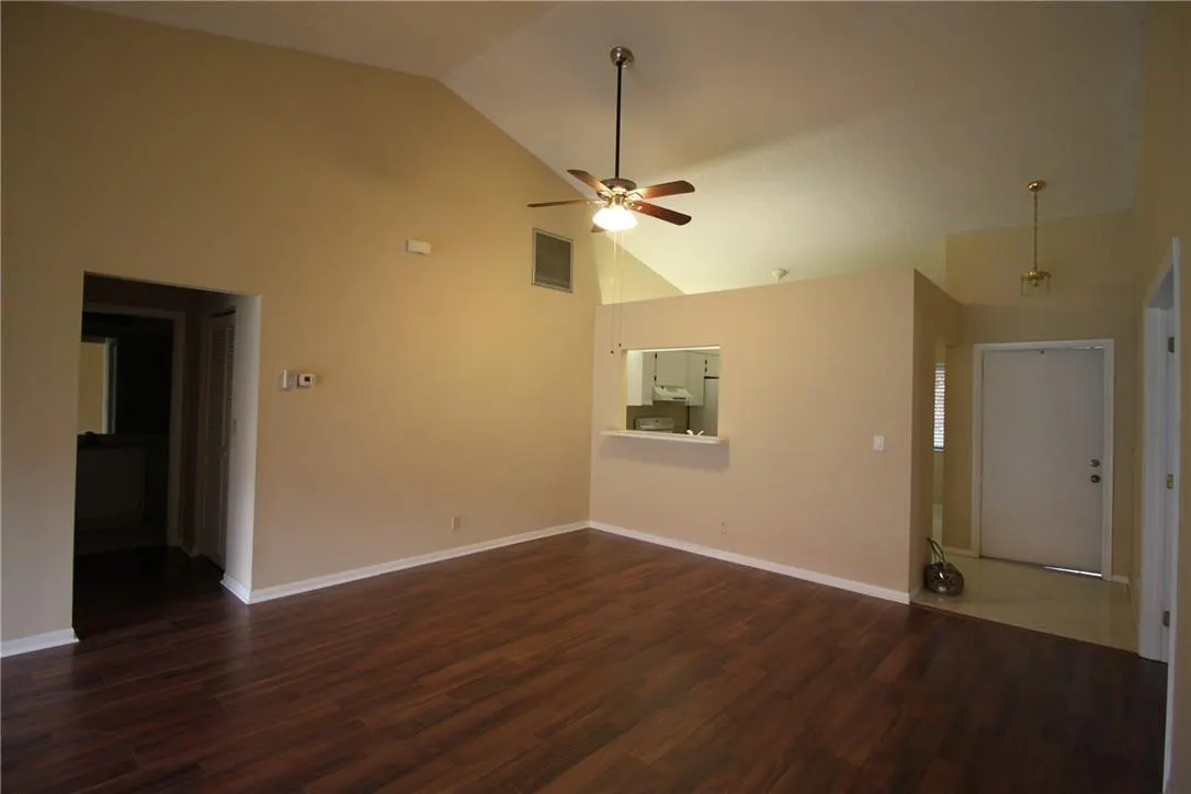7225 SOLANDRA Lane