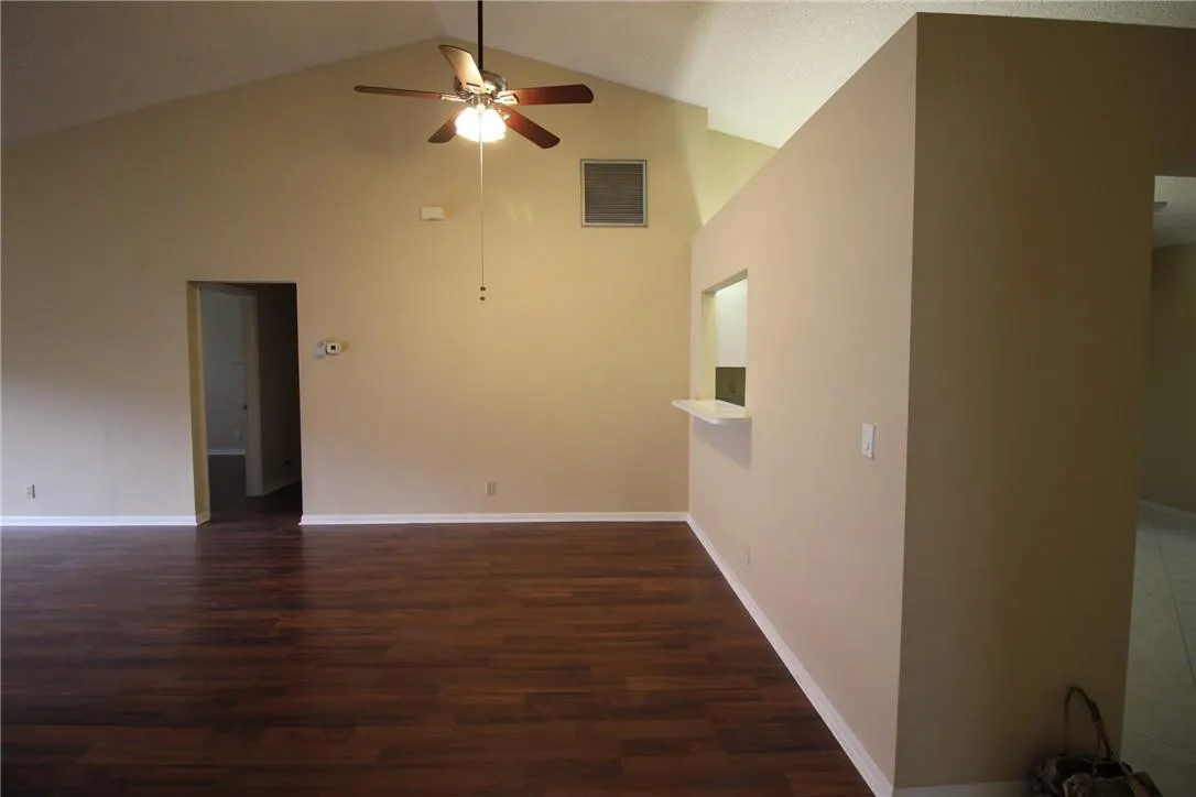 7225 SOLANDRA Lane
