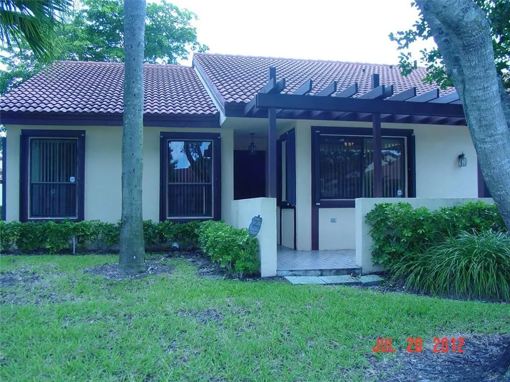 7225 SOLANDRA Lane
