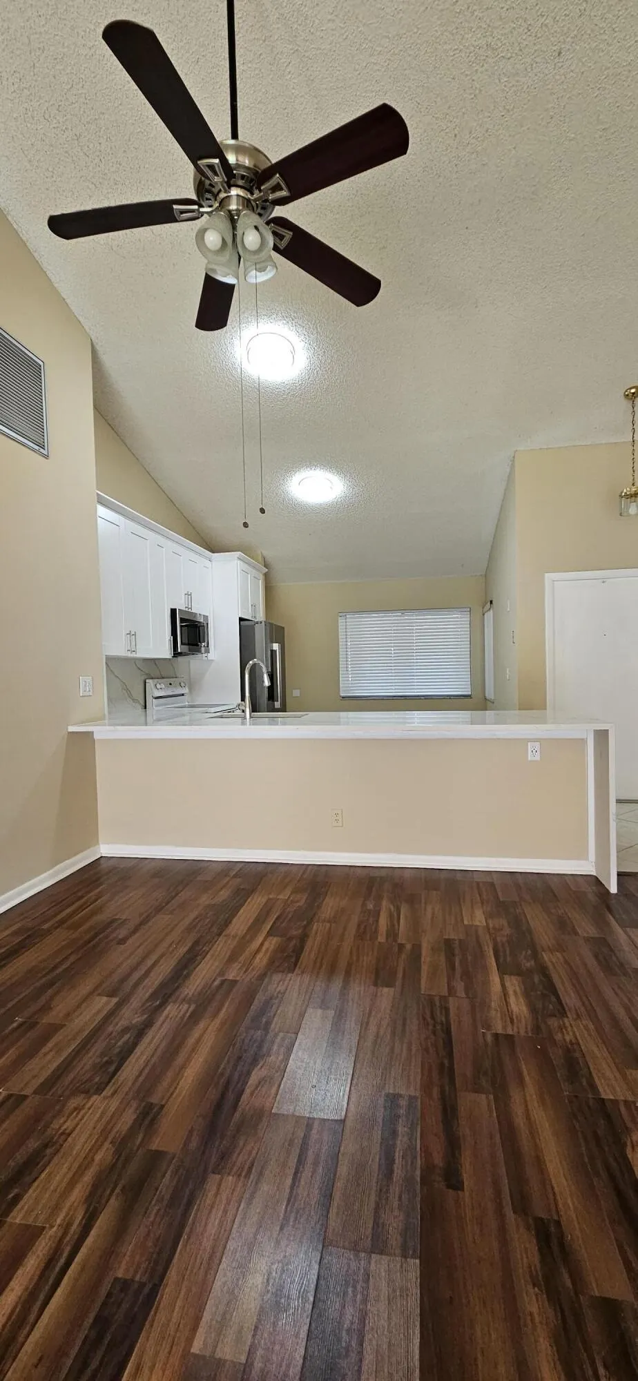 7225 SOLANDRA Lane