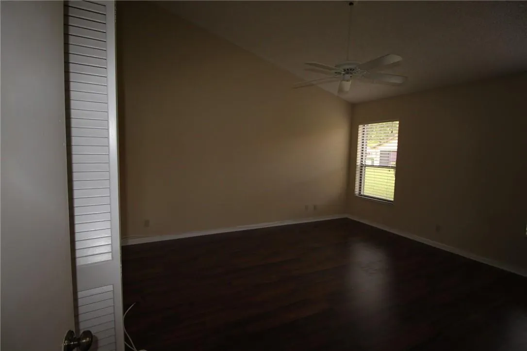 7225 SOLANDRA Lane