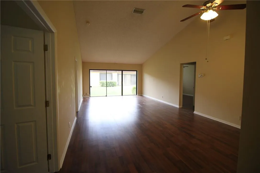 7225 SOLANDRA Lane