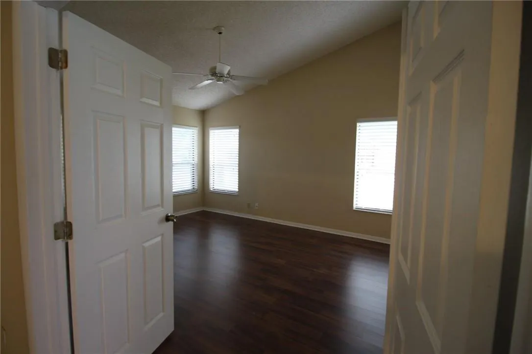 7225 SOLANDRA Lane