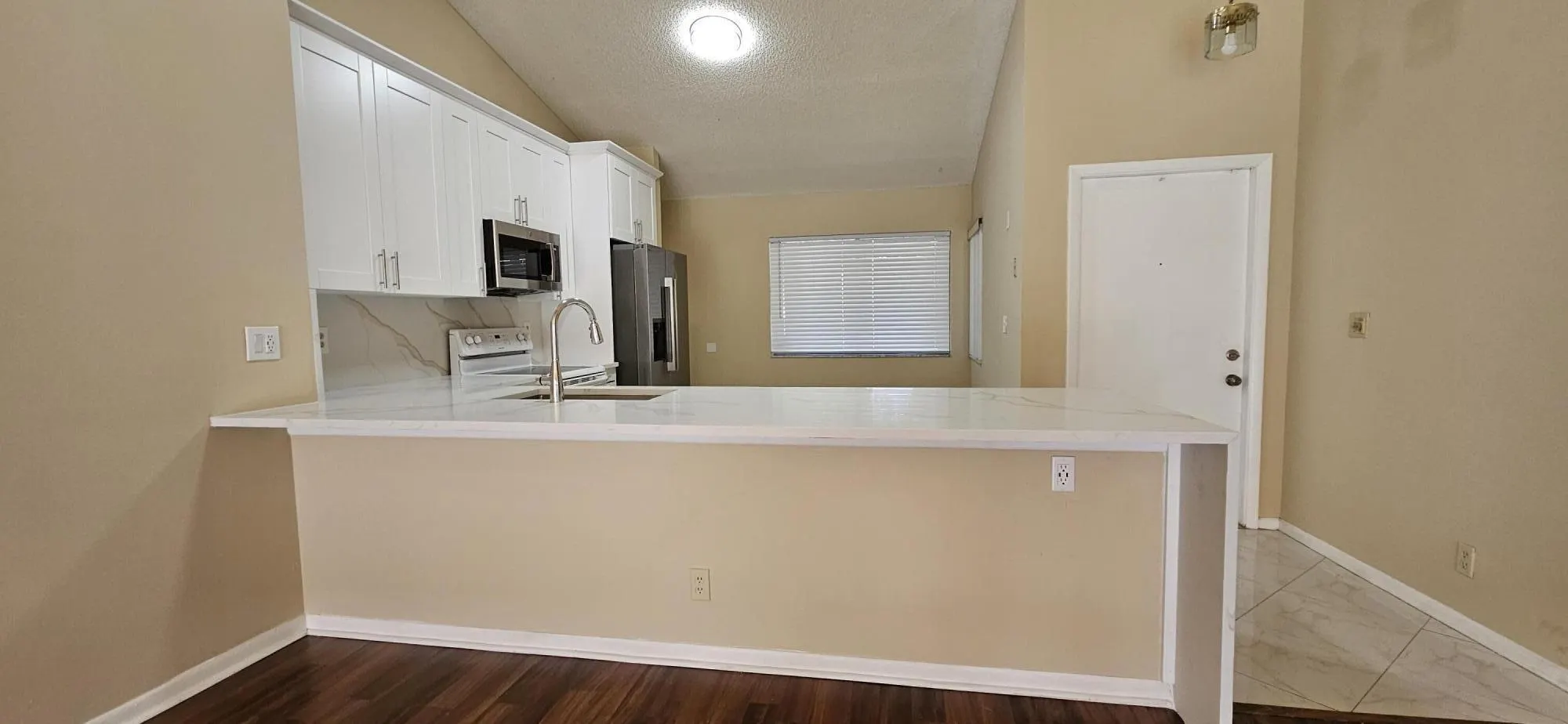 7225 SOLANDRA Lane
