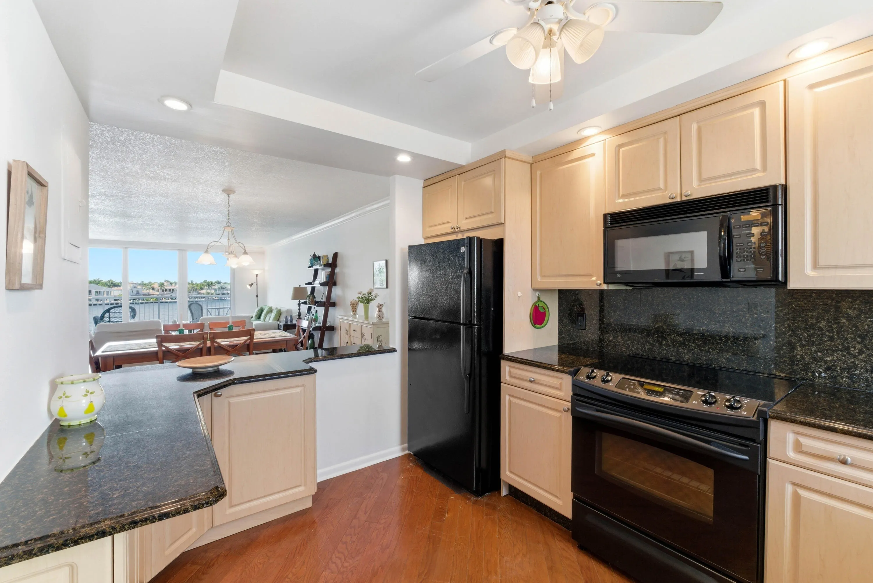 511 BAYSHORE Drive #410
