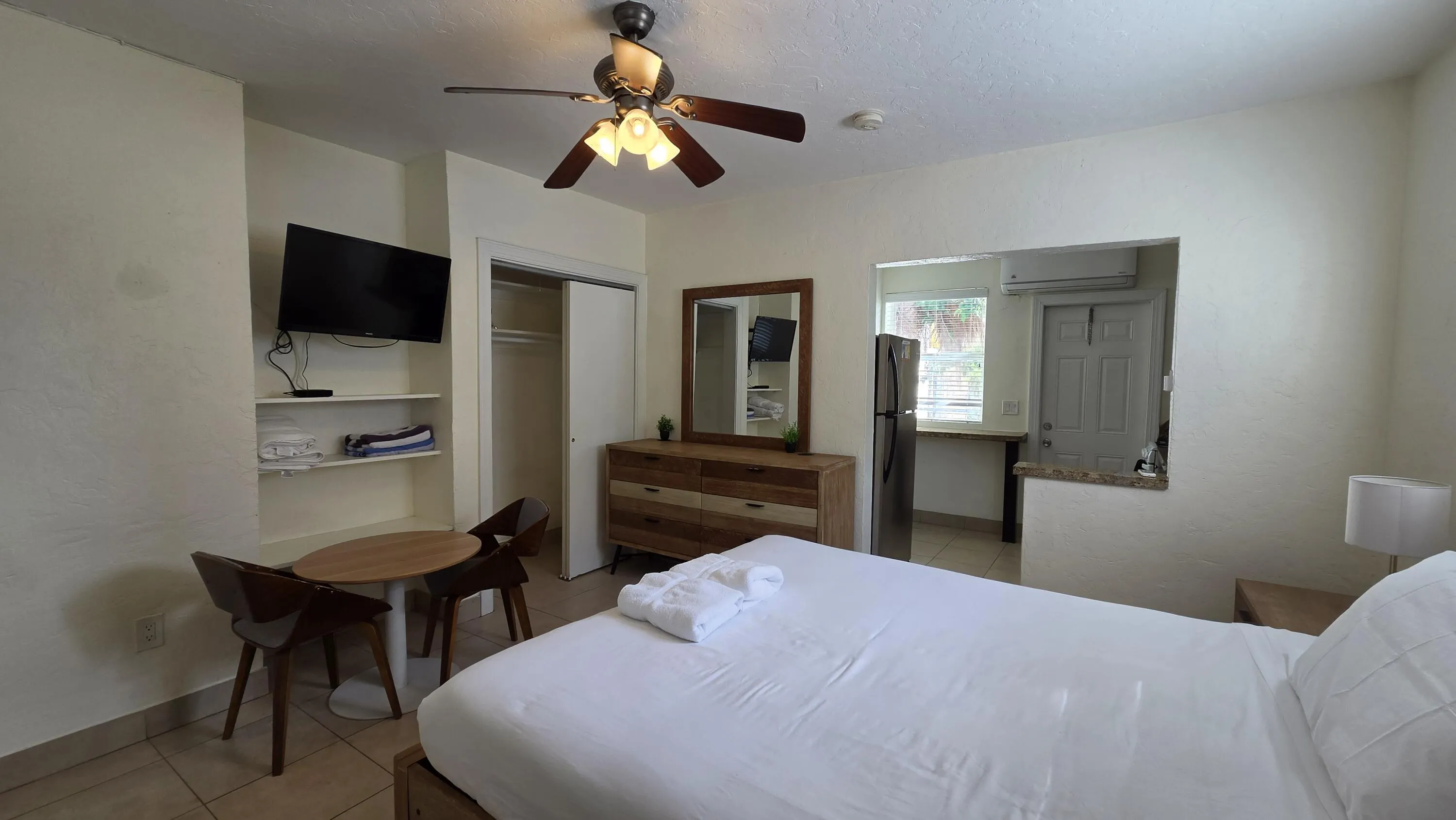 1601 S FEDERAL Highway #7