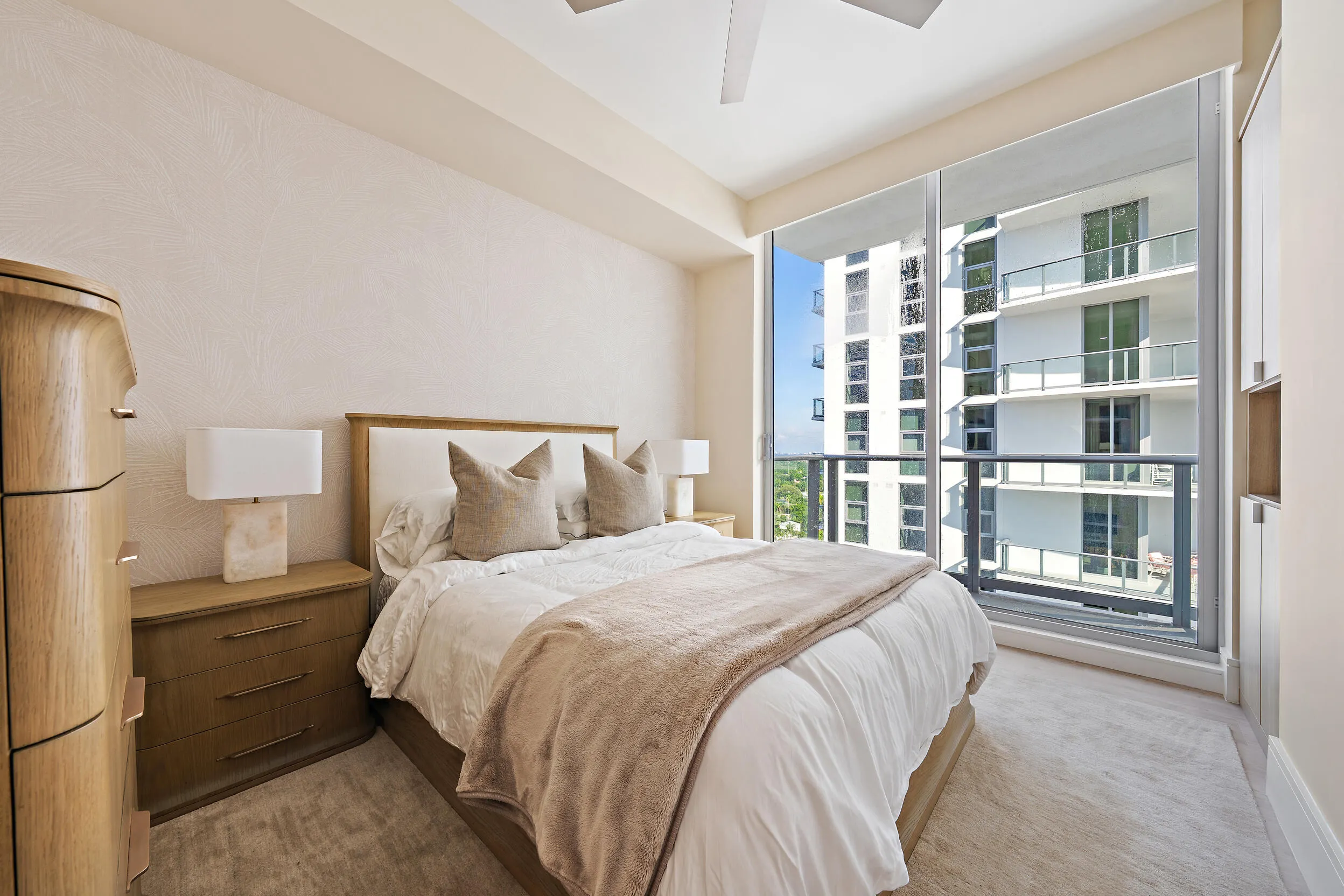 220 Lake Shore Drive #1402