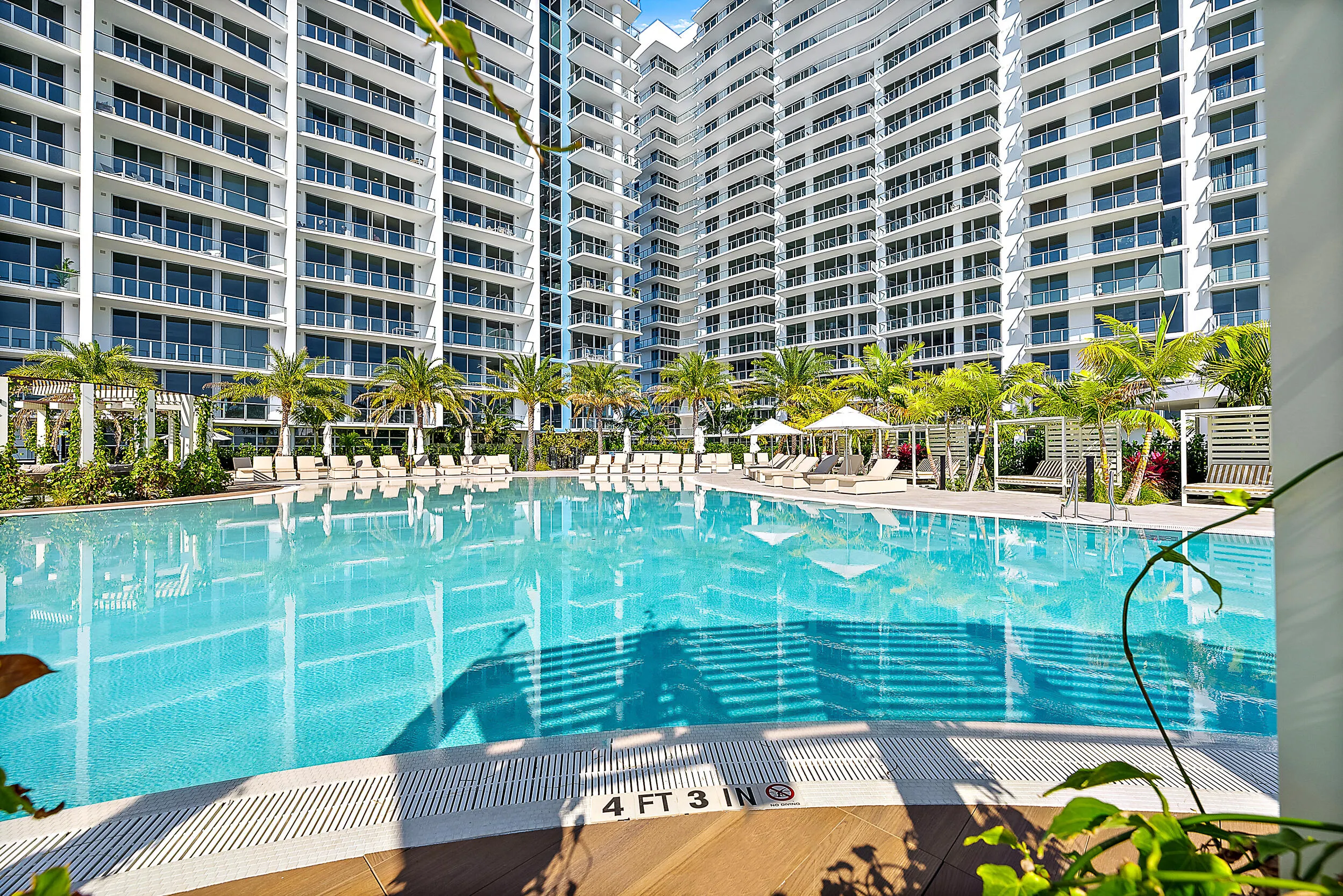 220 Lake Shore Drive #1402
