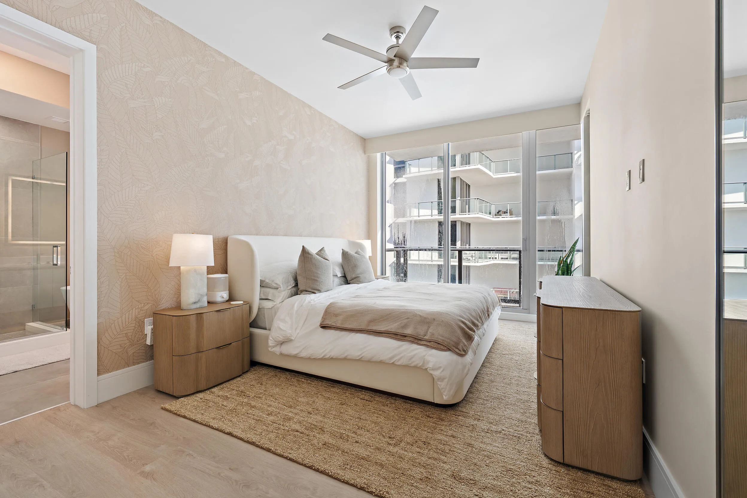 220 Lake Shore Drive #1402