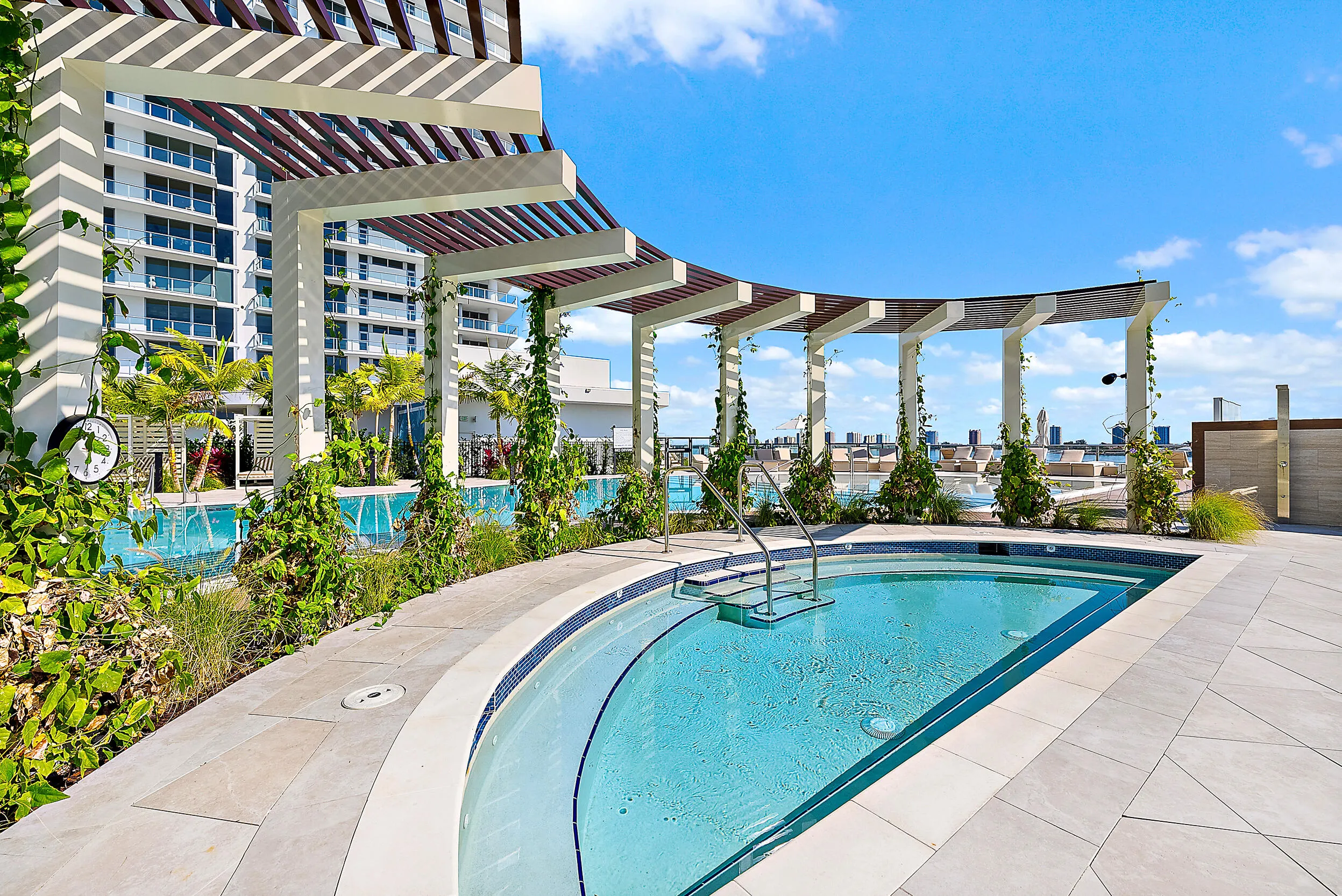 220 Lake Shore Drive #1402