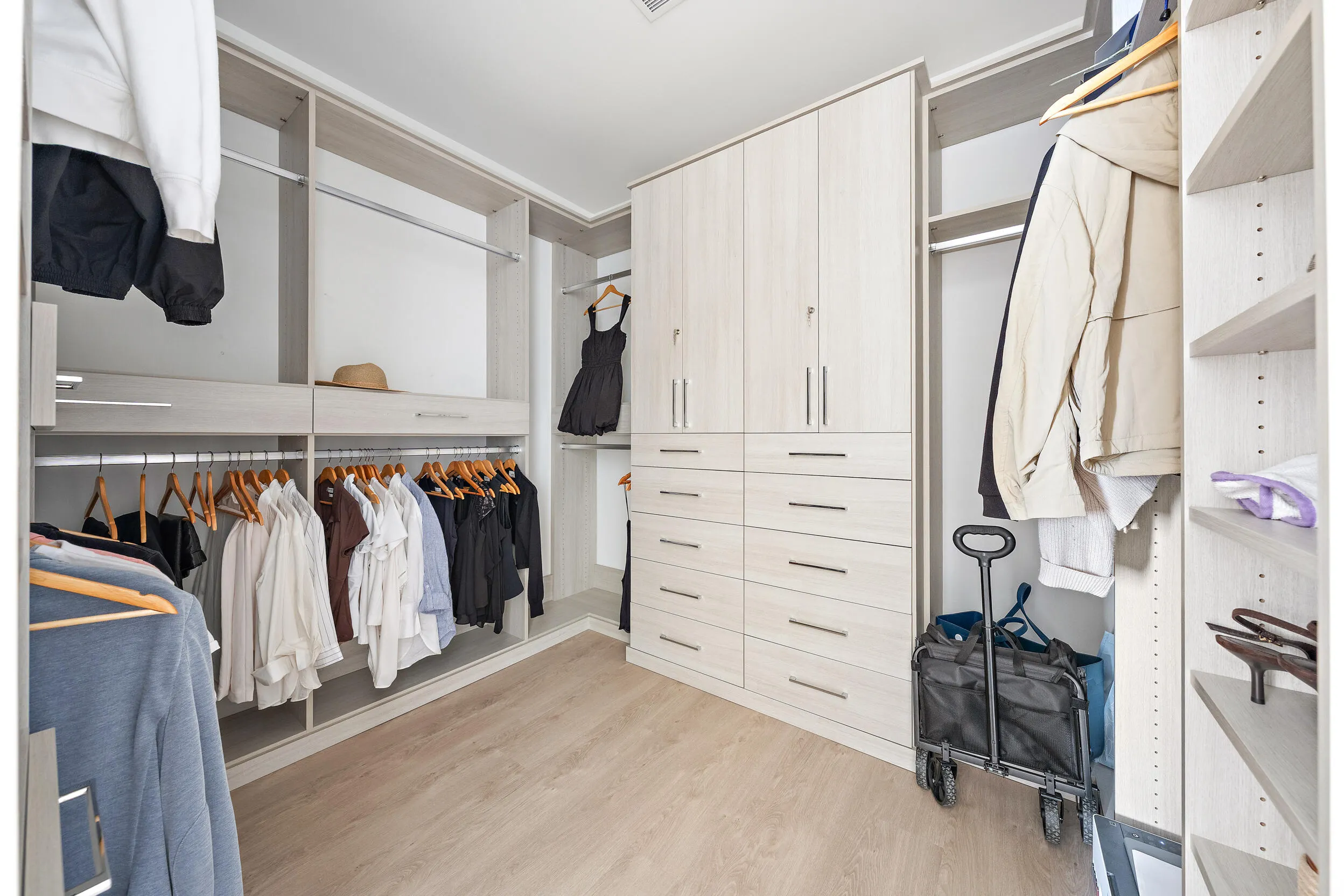 220 Lake Shore Drive #1402
