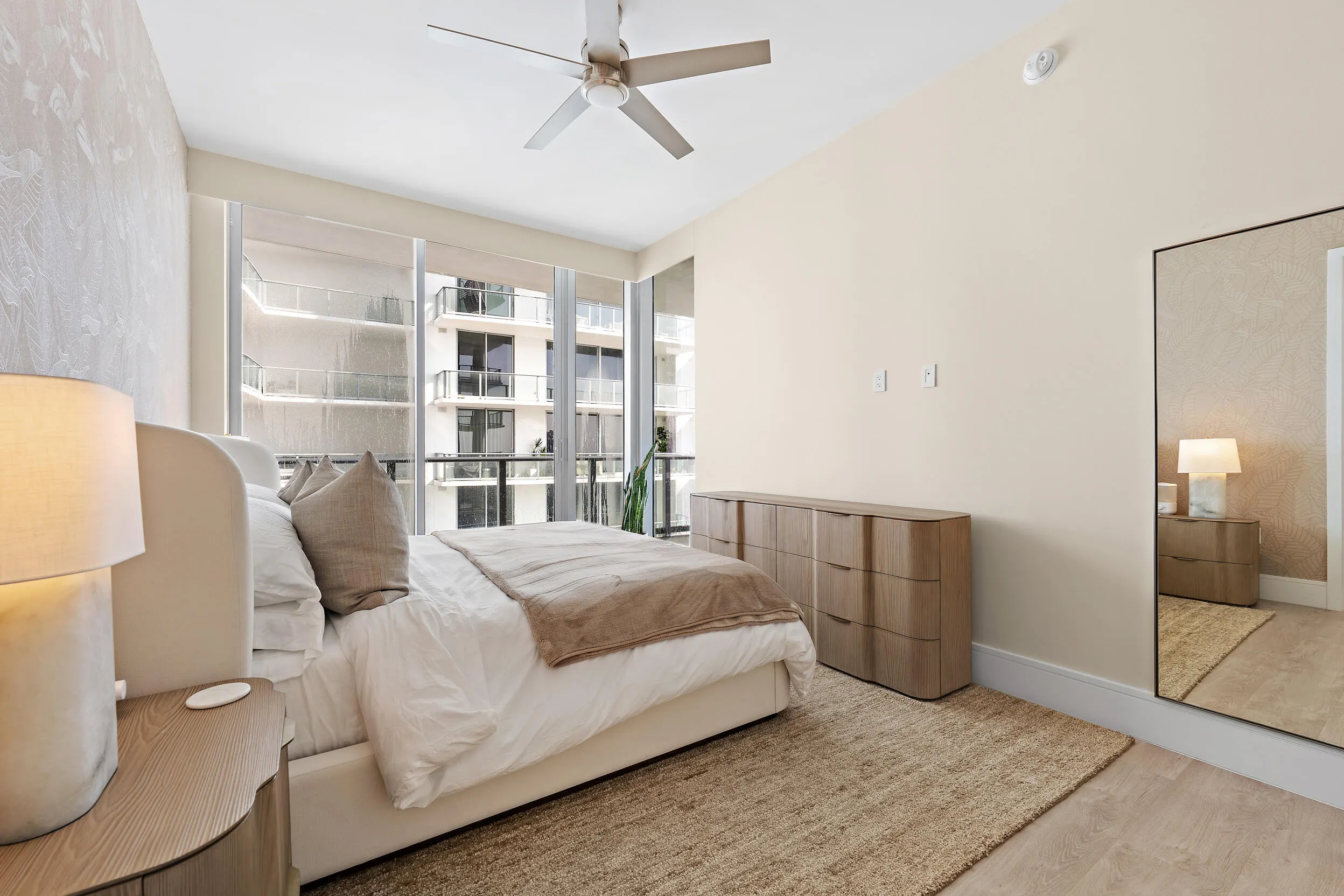 220 Lake Shore Drive #1402