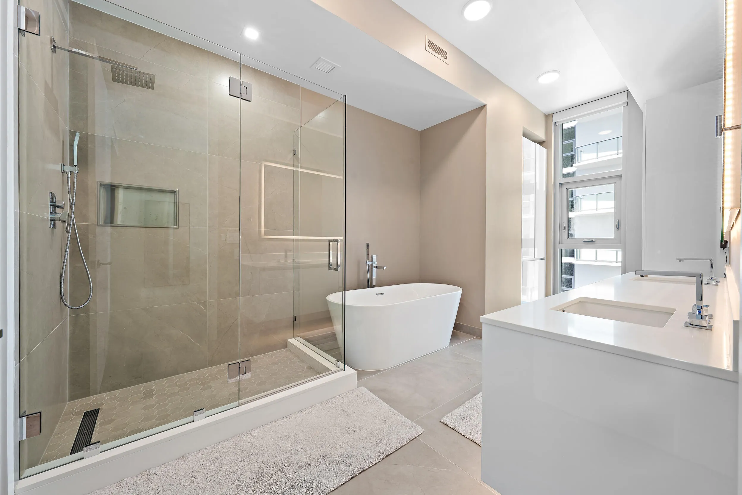 220 Lake Shore Drive #1402