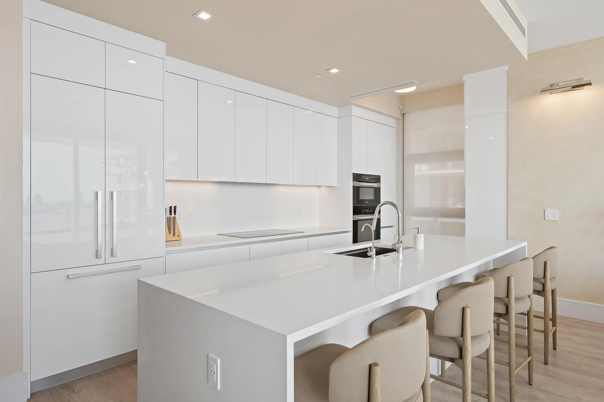 220 Lake Shore Drive #1402