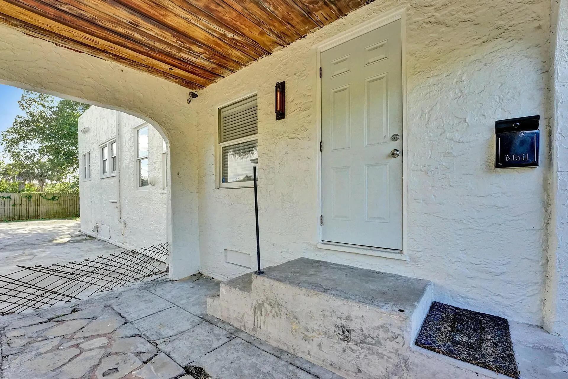 3910 GREENWOOD Avenue