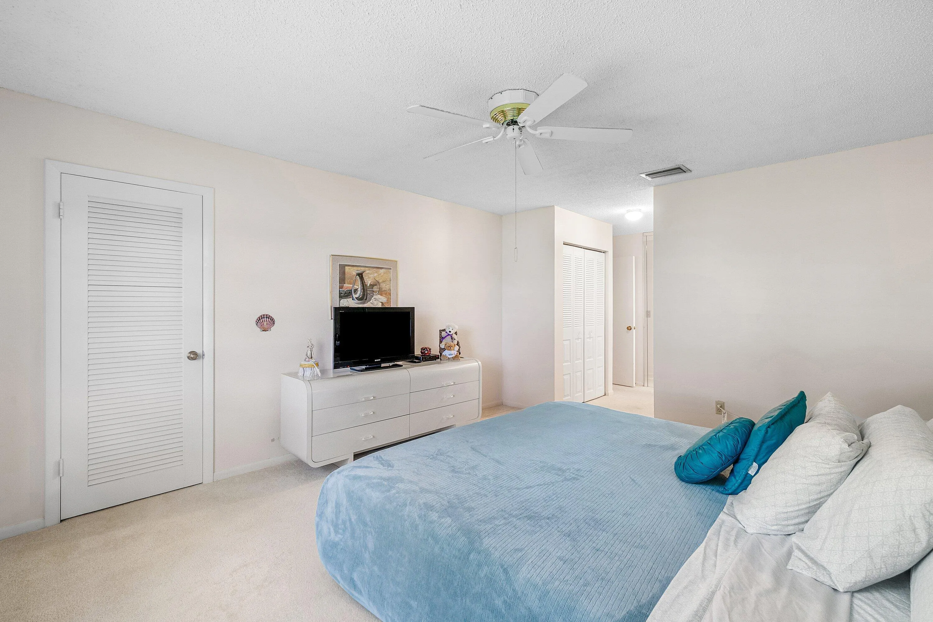 8320 CASA DEL LAGO #D