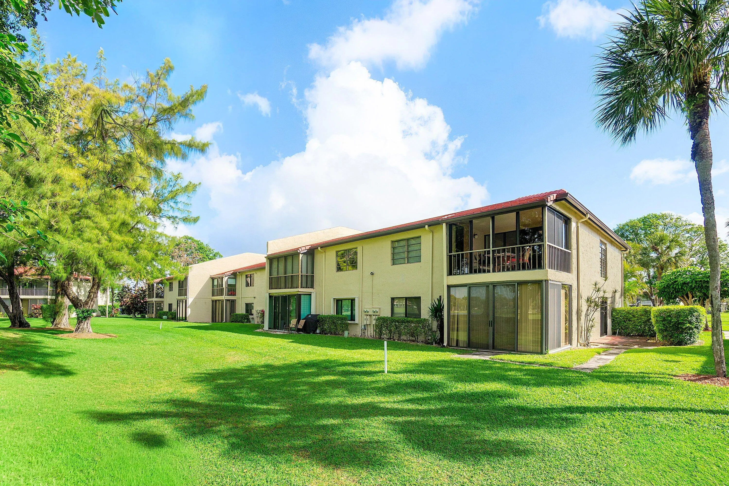 8320 CASA DEL LAGO #D