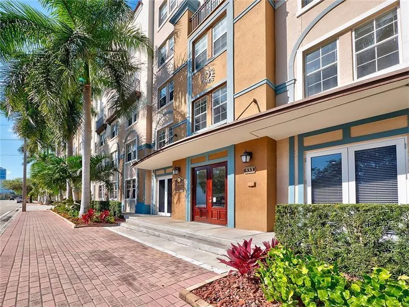 533 NE 3RD Avenue #202