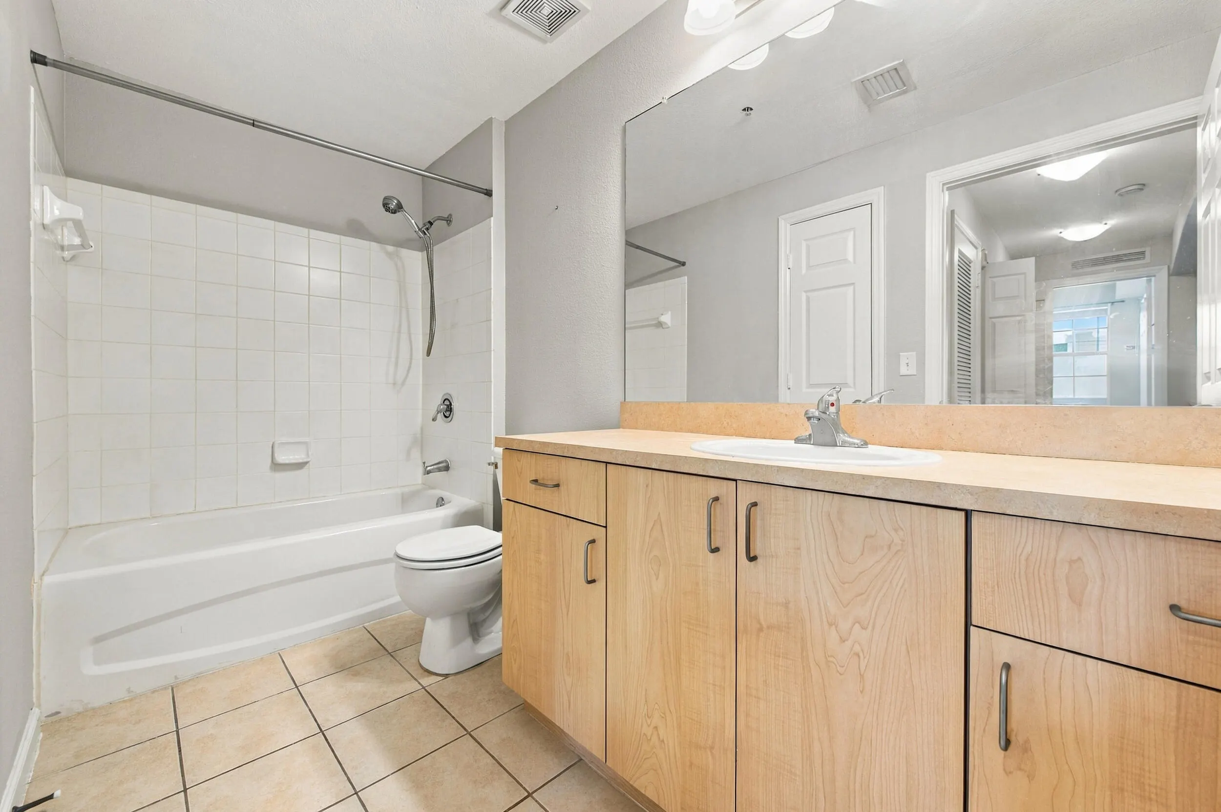 533 NE 3RD Avenue #202