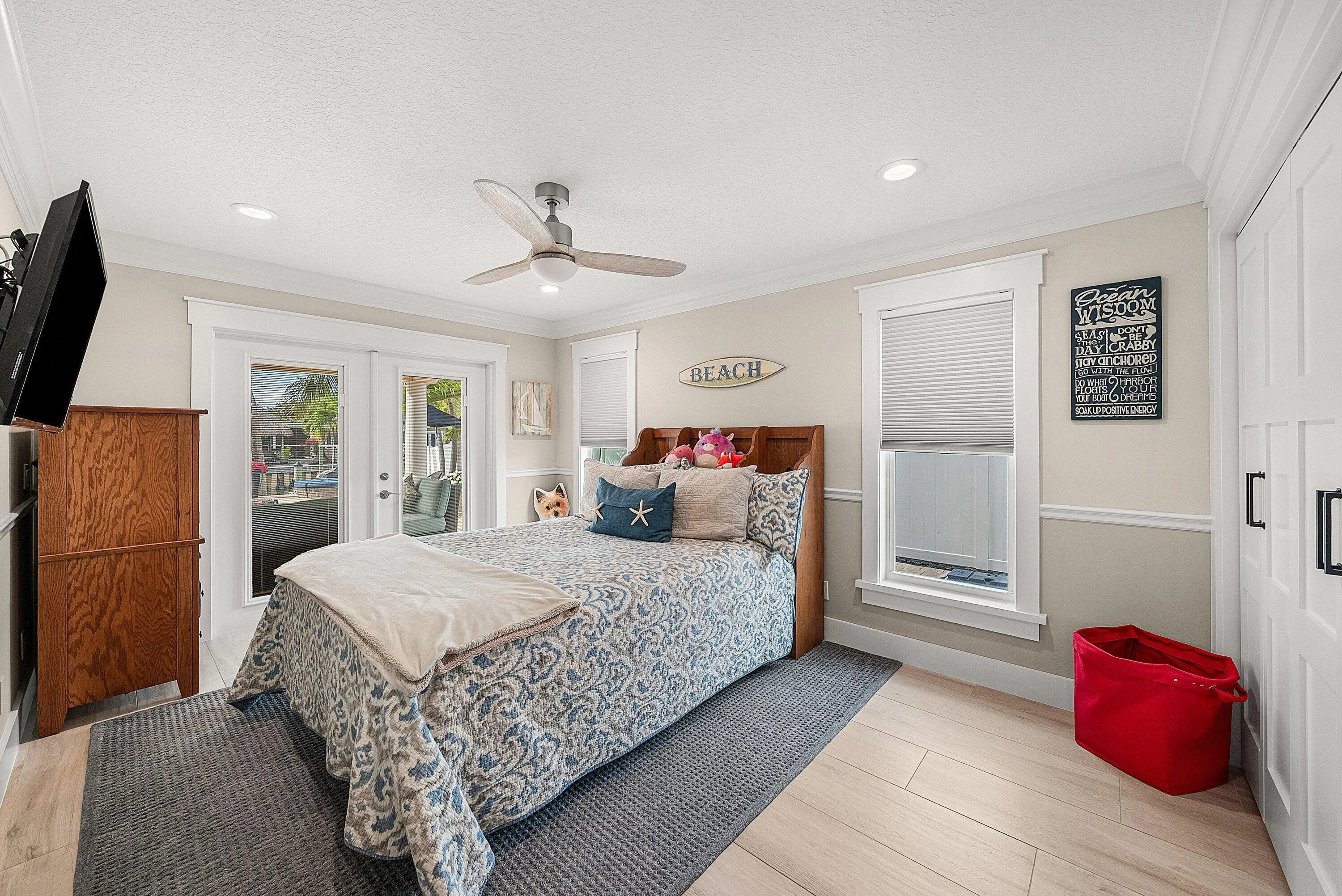 906 Dolphin Drive