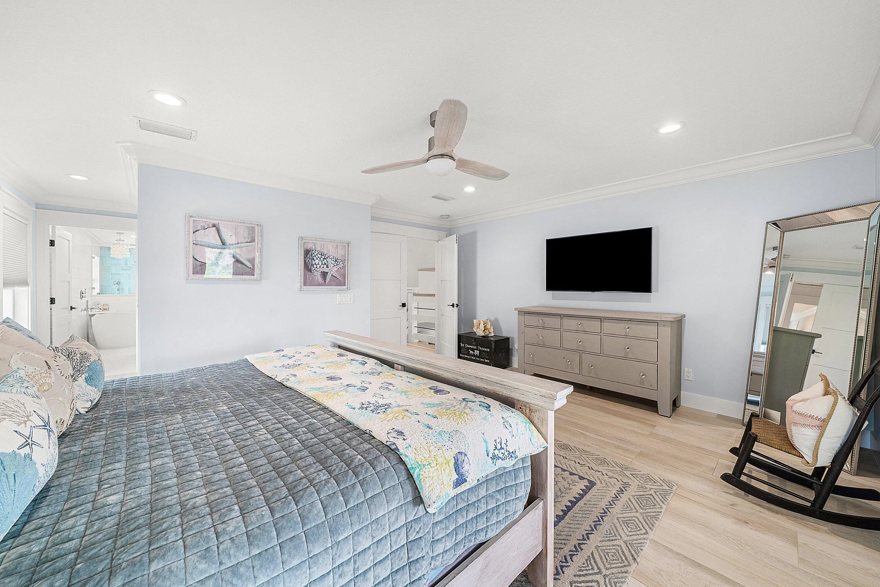 906 Dolphin Drive