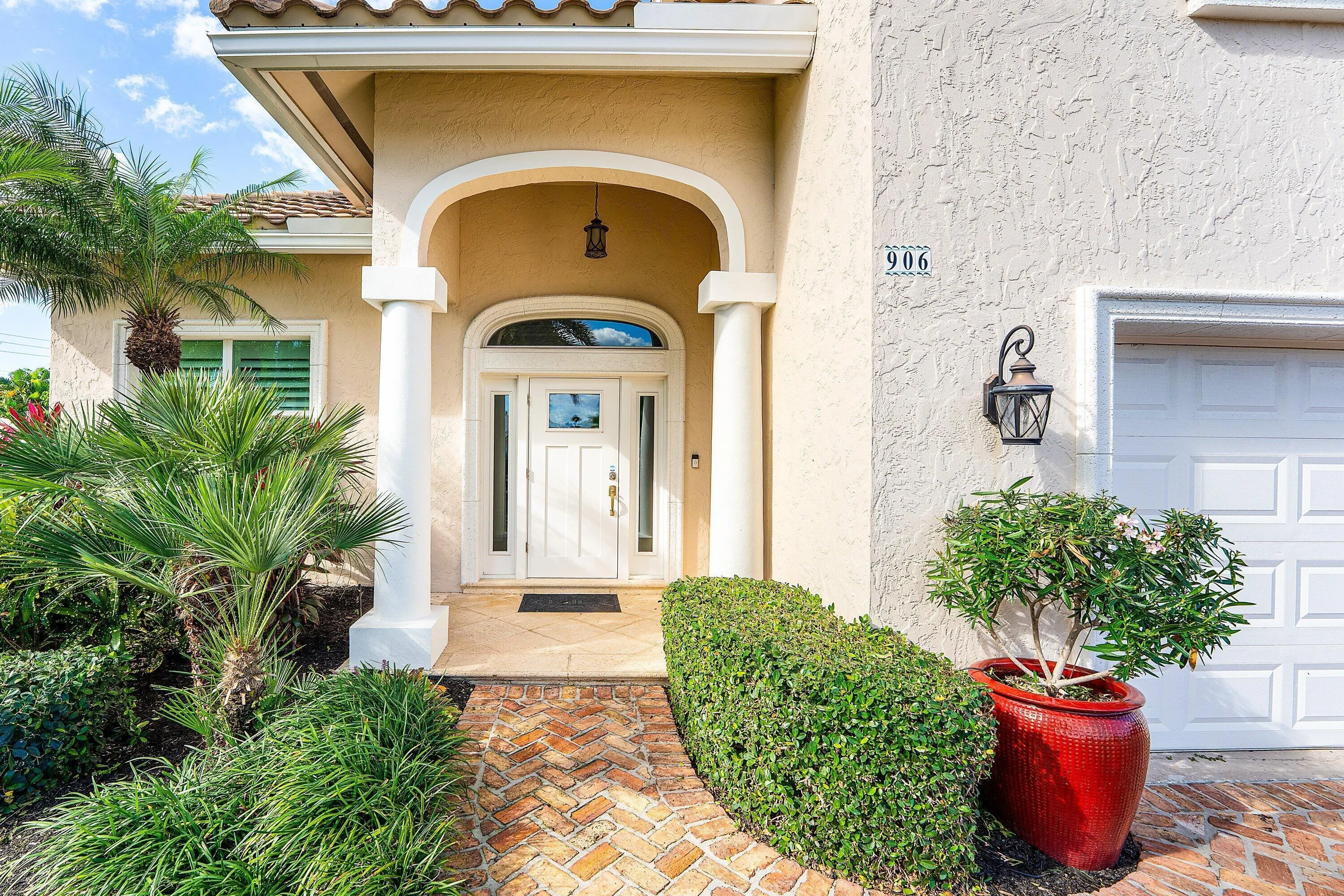 906 Dolphin Drive