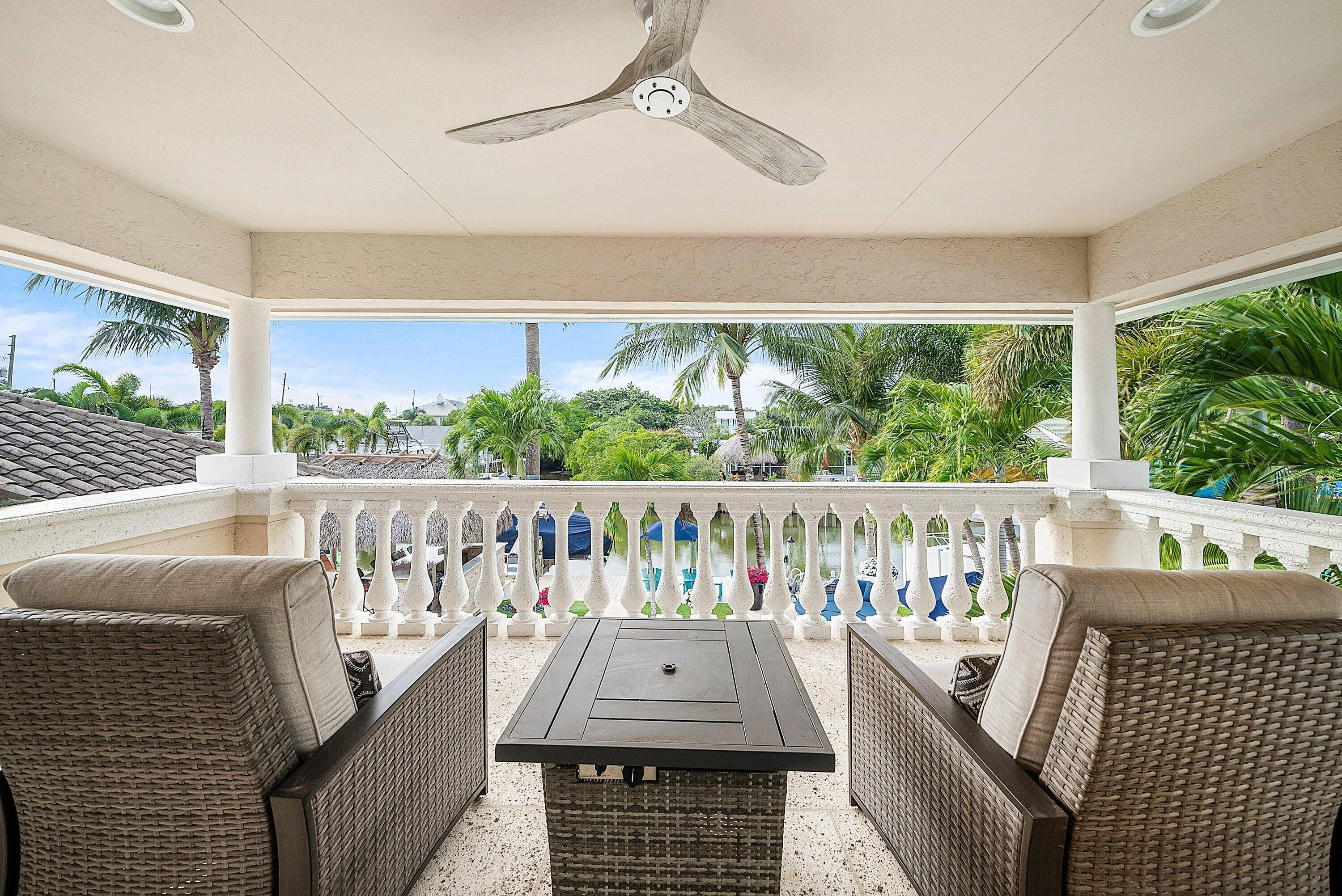 906 Dolphin Drive