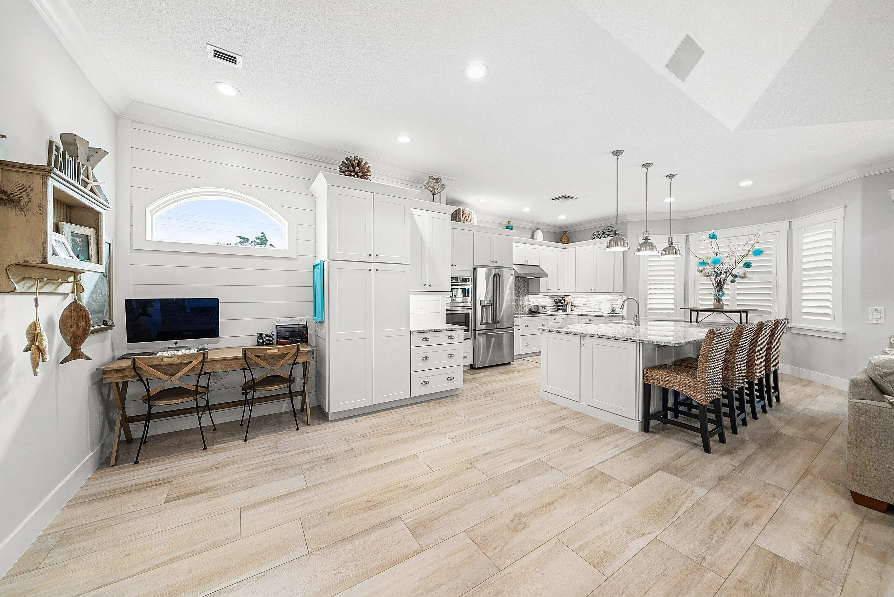 906 Dolphin Drive
