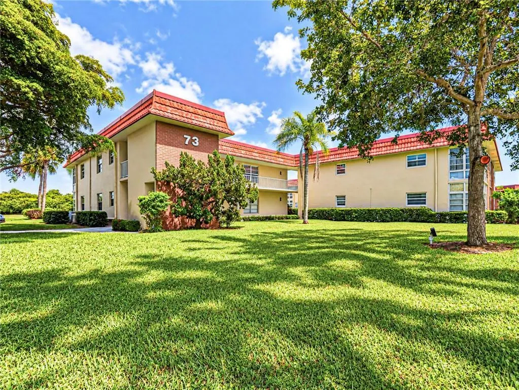 73 ROYAL OAK Court #206