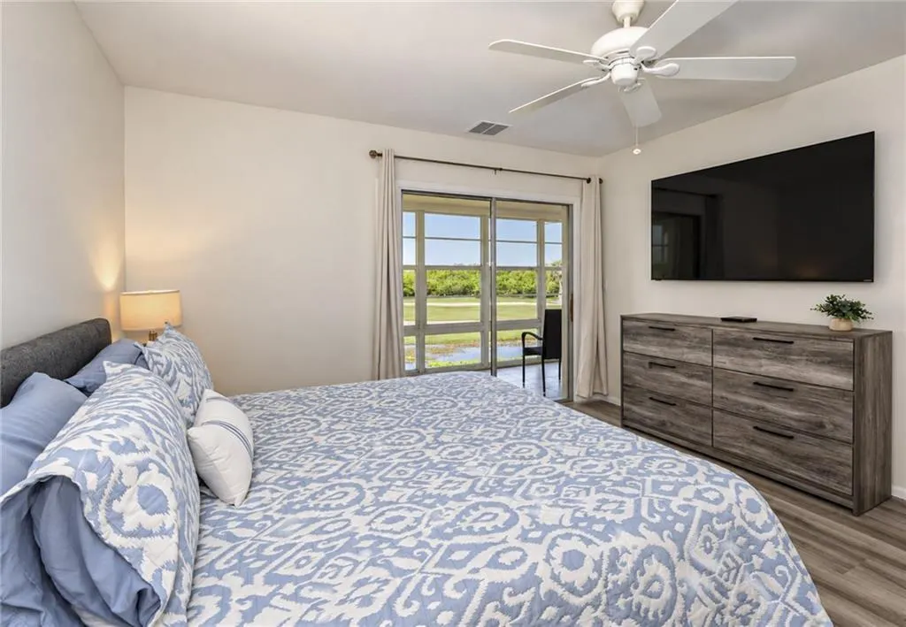 73 ROYAL OAK Court #206