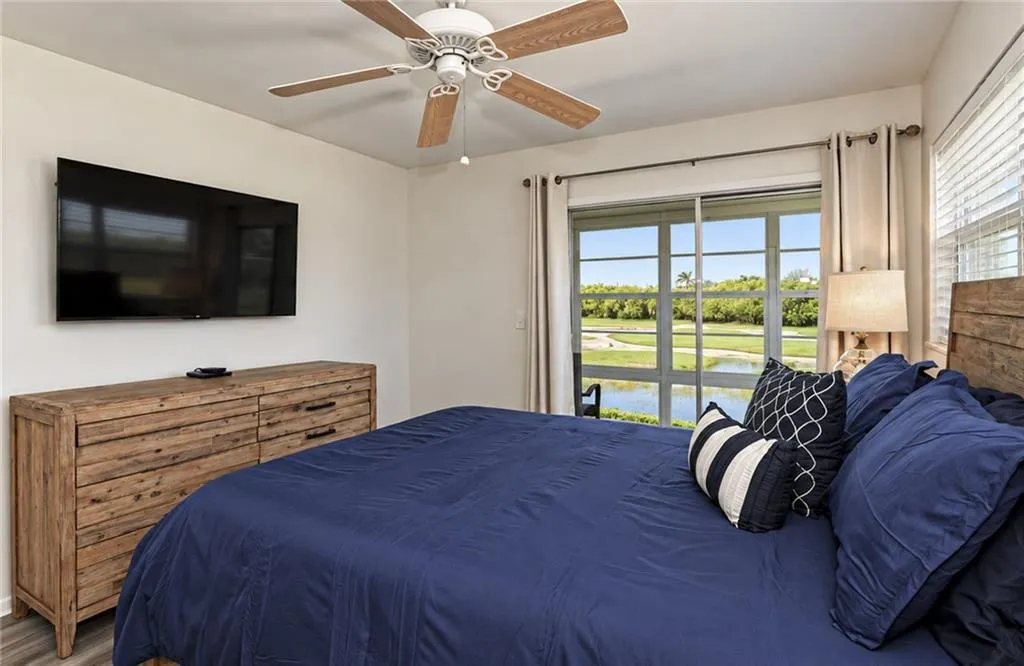 73 ROYAL OAK Court #206