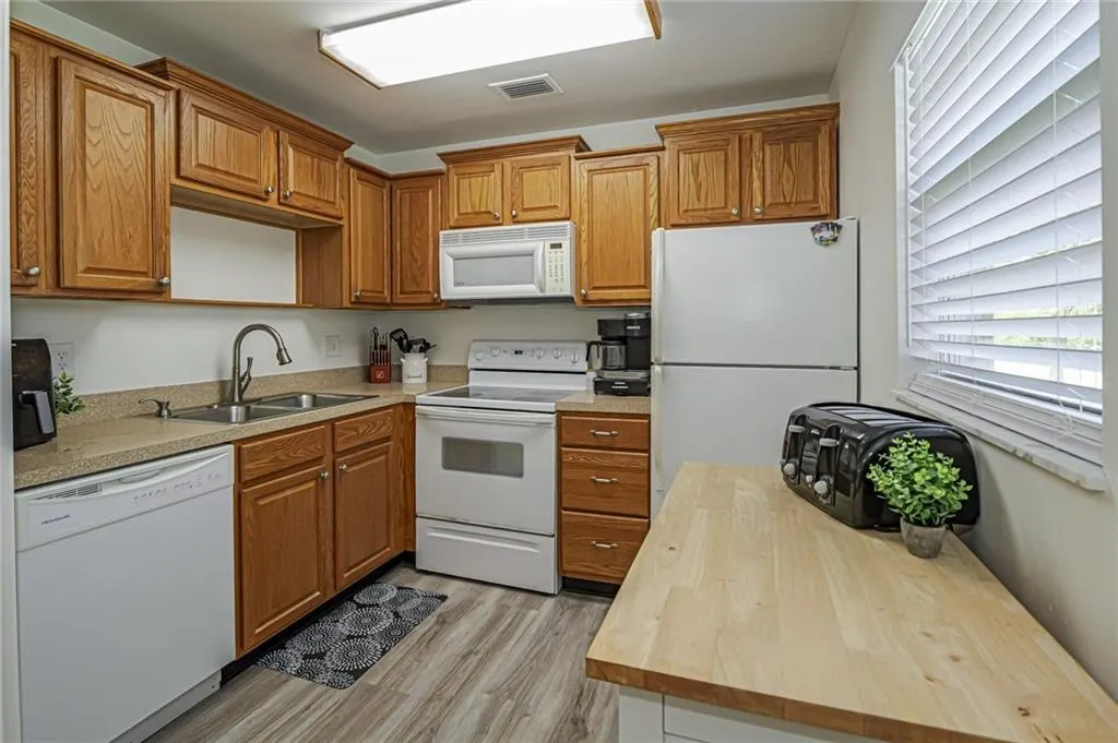 73 ROYAL OAK Court #206