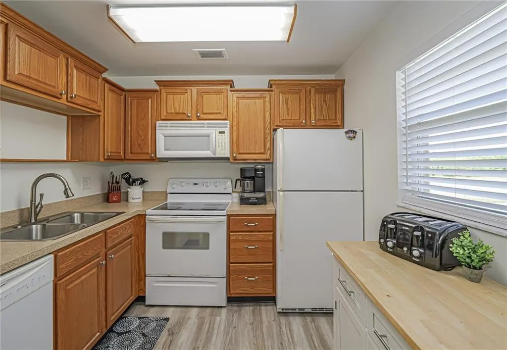 73 ROYAL OAK Court #206
