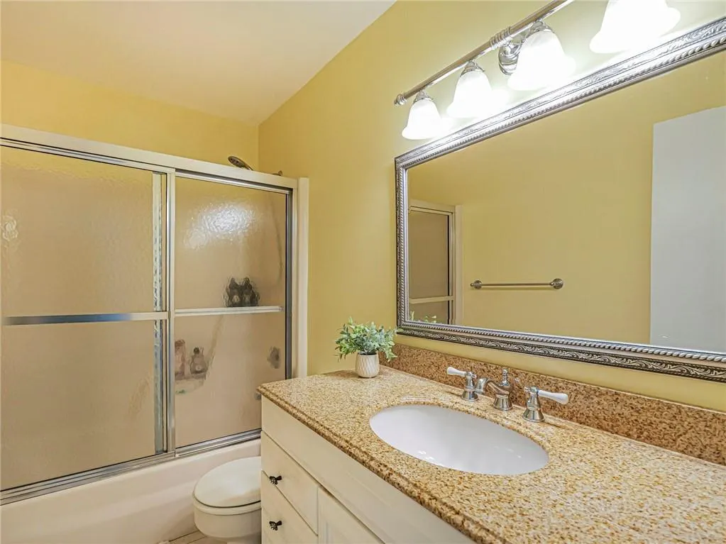 73 ROYAL OAK Court #206