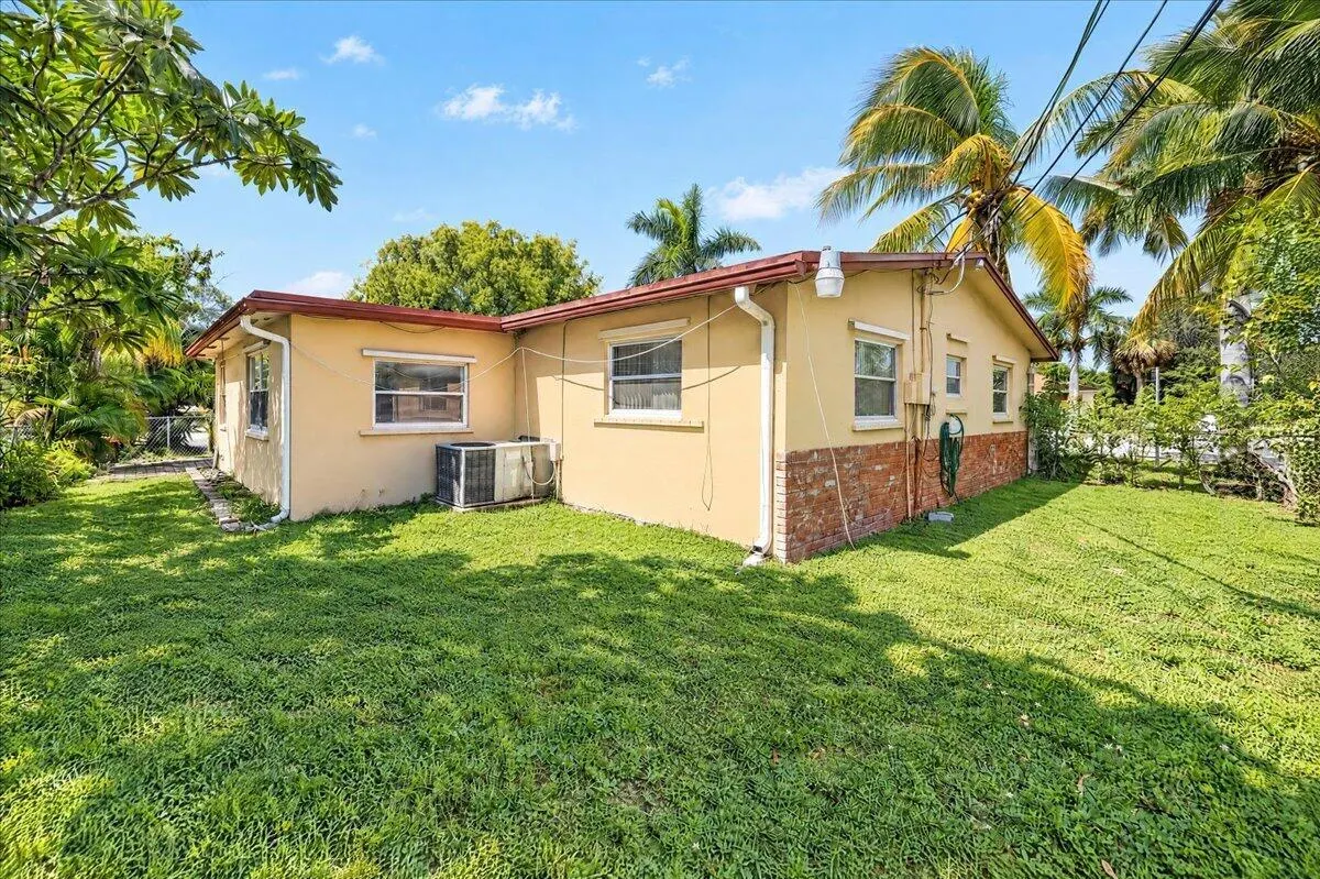 704 E Hillsboro Boulevard
