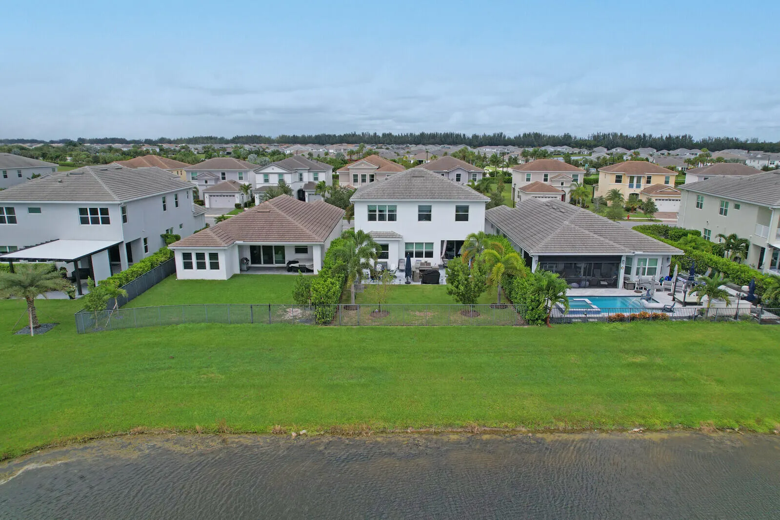 5541 MACOON Way