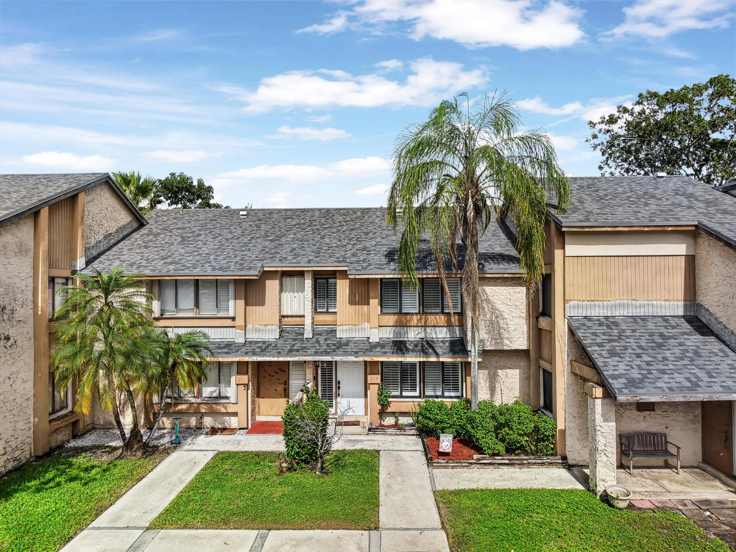 219 Wimbledon Lakes Drive