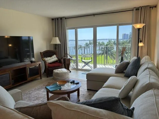 801 LAKE SHORE Drive #515
