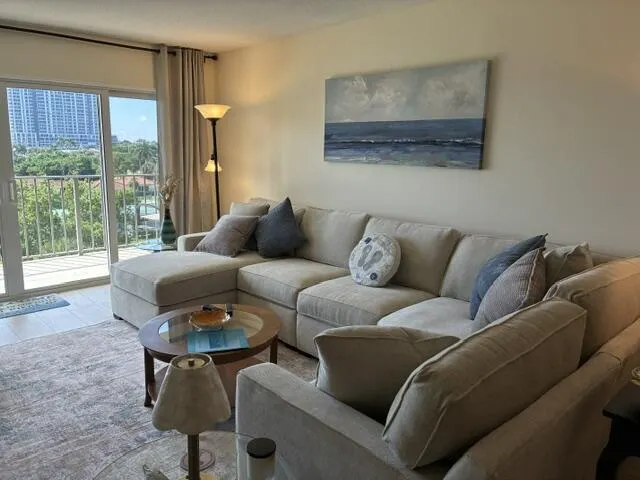 801 LAKE SHORE Drive #515
