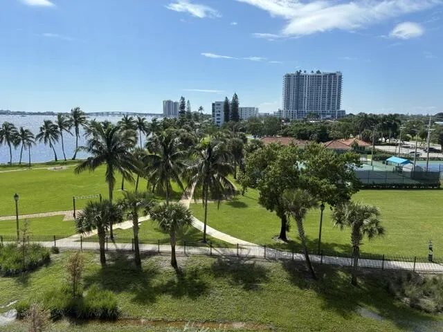 801 LAKE SHORE Drive #515