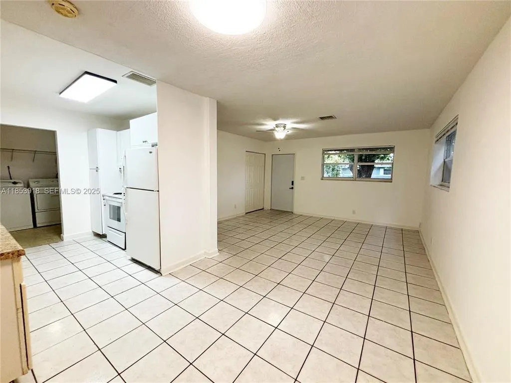 560 SW 50TH Terrace