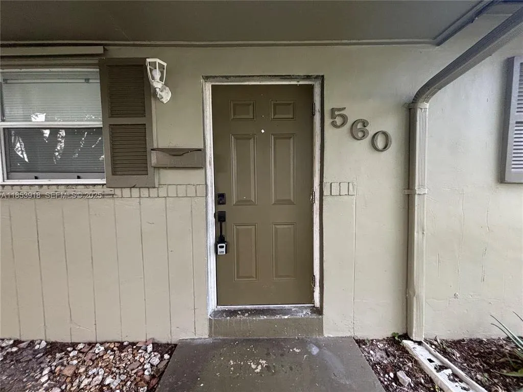 560 SW 50TH Terrace