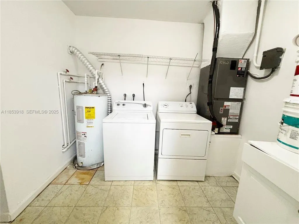 560 SW 50TH Terrace