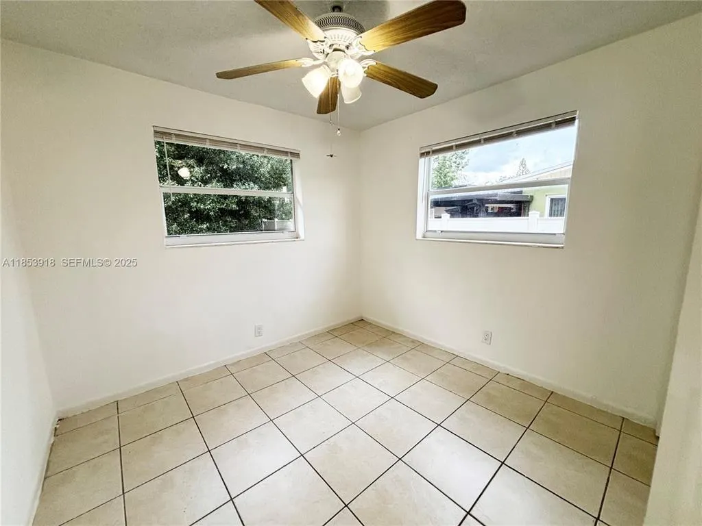 560 SW 50TH Terrace