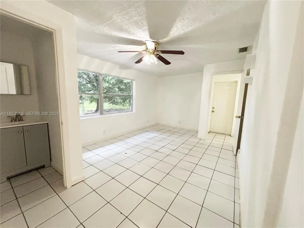 560 SW 50TH Terrace